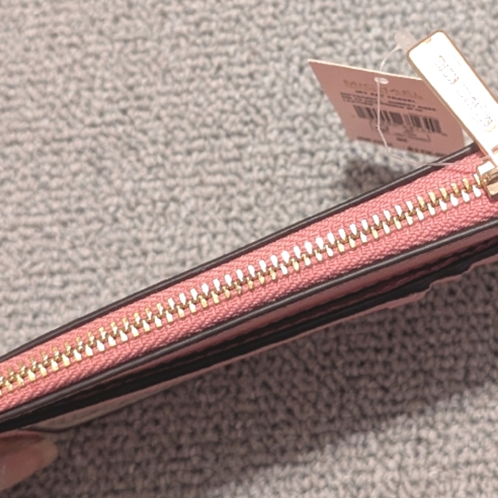 Michael Kors Pink Wallet - Picture 6 of 7